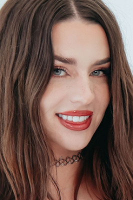 Maddie Wren from FIRSTCLASSPOV